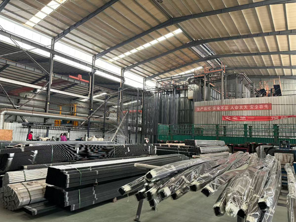 鋁型材.jpg 鋁型材.jpg